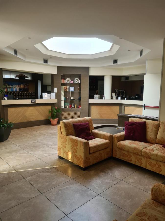 Elysium Hotel Raya Mediglia المظهر الخارجي الصورة