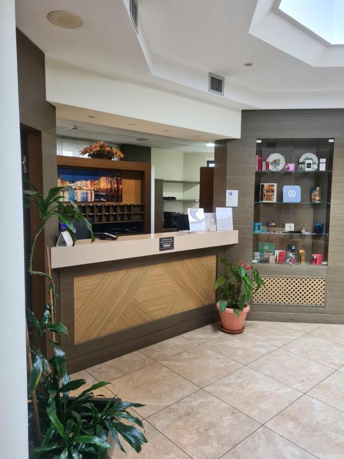 Elysium Hotel Raya Mediglia المظهر الخارجي الصورة