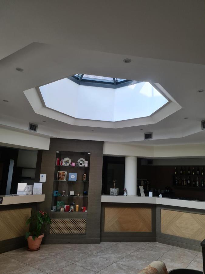 Elysium Hotel Raya Mediglia المظهر الخارجي الصورة
