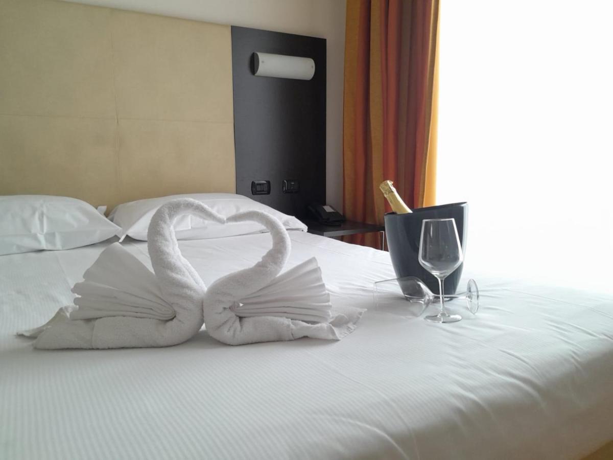 Elysium Hotel Raya Mediglia المظهر الخارجي الصورة