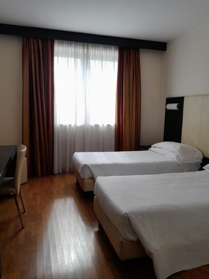 Elysium Hotel Raya Mediglia المظهر الخارجي الصورة
